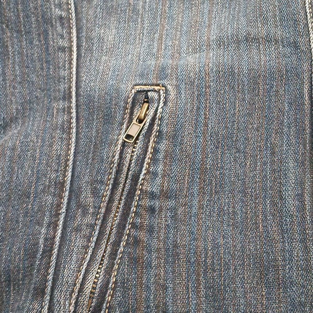 Live a Little Denim fitted jean jacket faint pinstripe look  Sz M NWOT - Picture 7 of 7